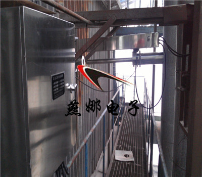 利用高温摄像头​从中栓窥视孔伸入炉内检查炉体损坏情况